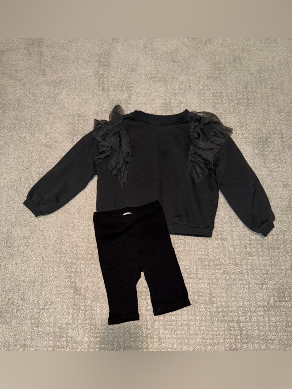 H&M Girls Black Ruffle Sweatshirt & Shorts Set 2 Piece Size S 6/7